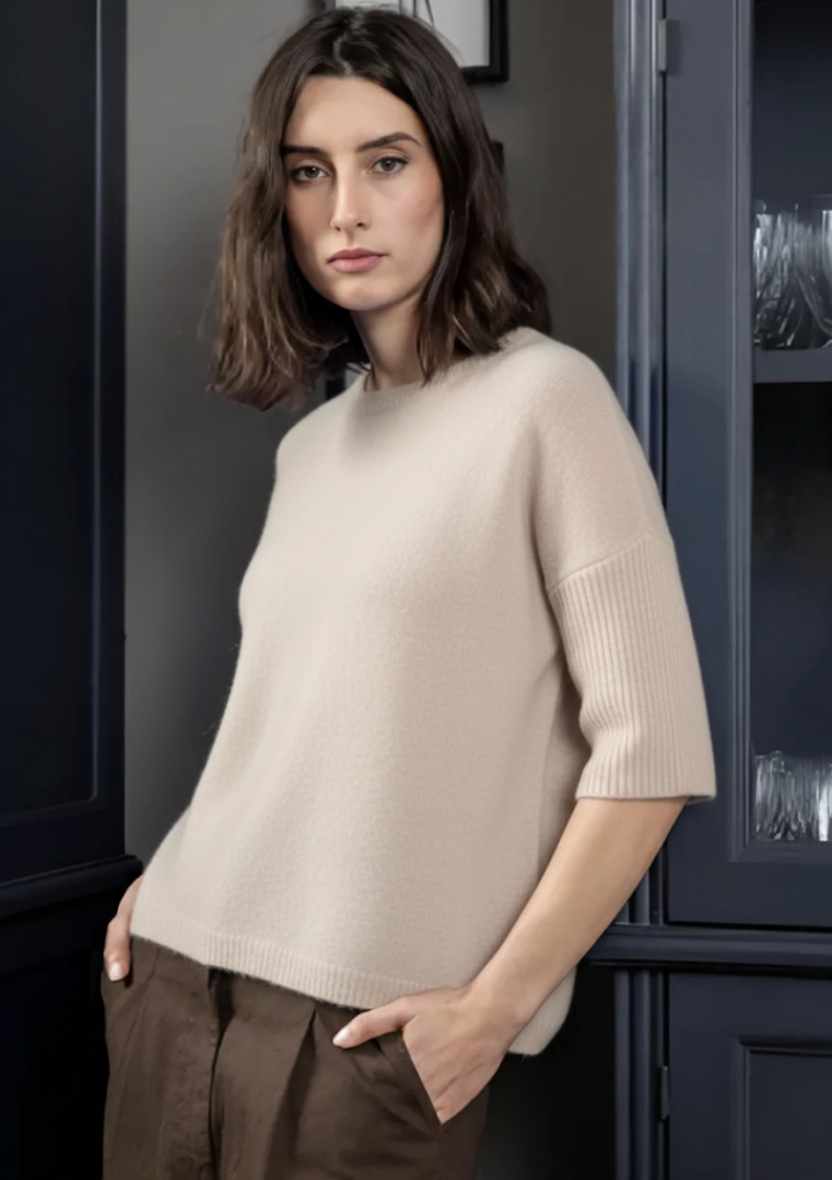 Pull doux manches courtes O’MER - OM047G enrichie en alpaga en beige.