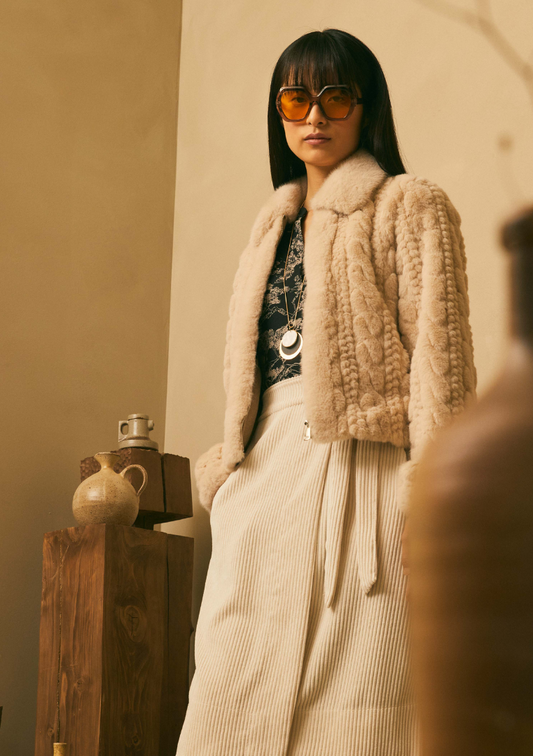 Manteau court ELISA écru en fausse fourrure