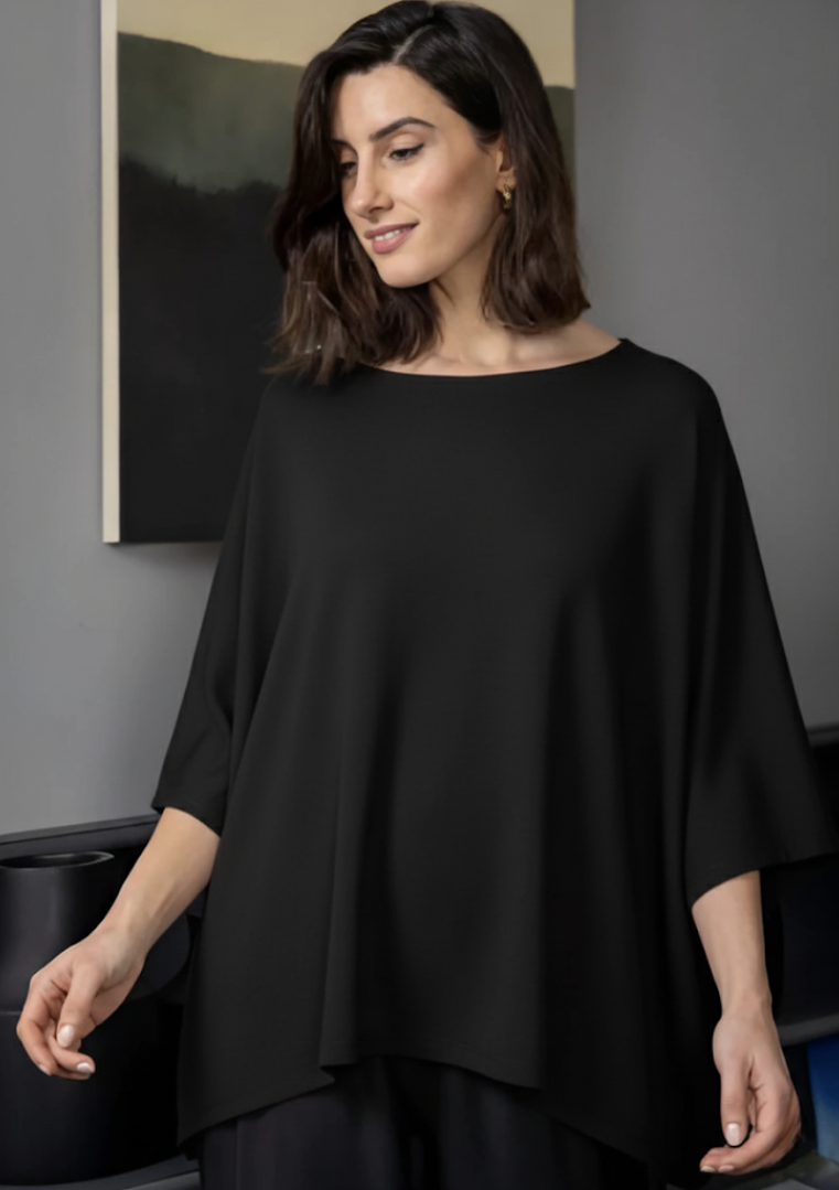 Haut oversize col rond manches 3/4 coloris noir par O’MER - OM035G, coupe fluide et élégante.