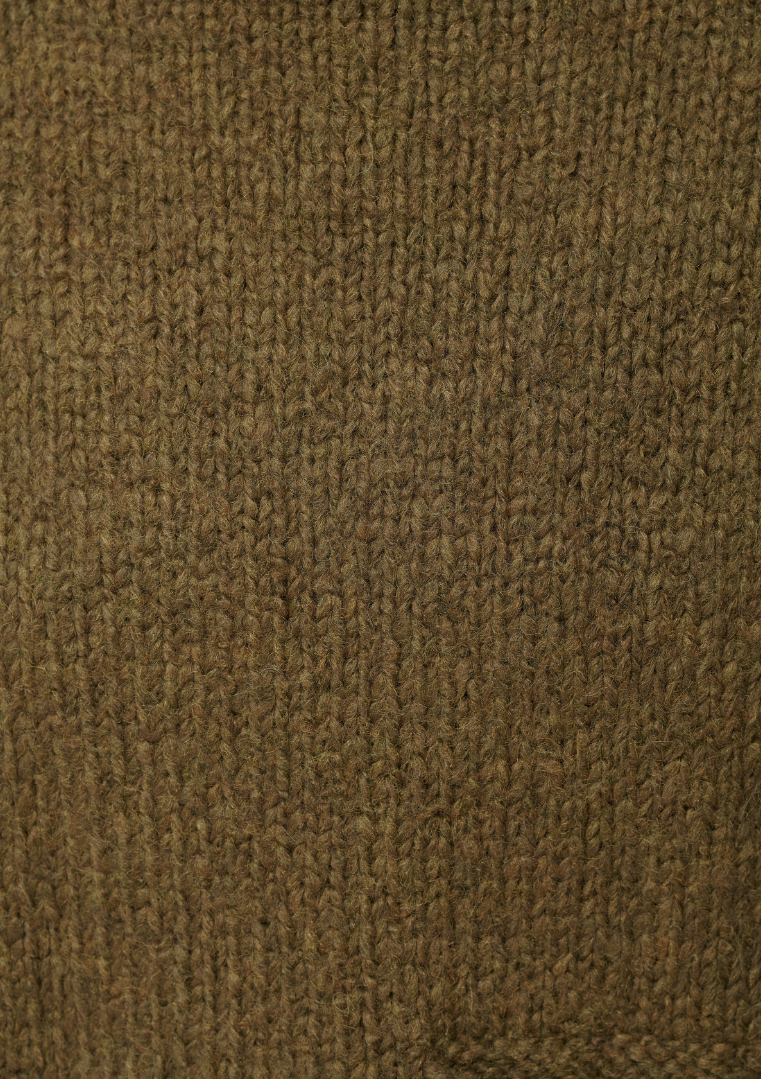 Gros plan sur la texture en maille bouclette kaki du pull oversize Humility - HK-PU-CODYN_734